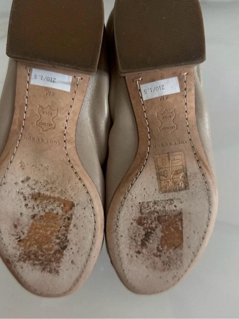 Tory Burch Women’s Tan Leather Ballet Flats with Gold Logo size 5